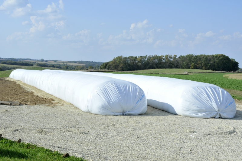 78329   Silage Bag WH/BK  9x200