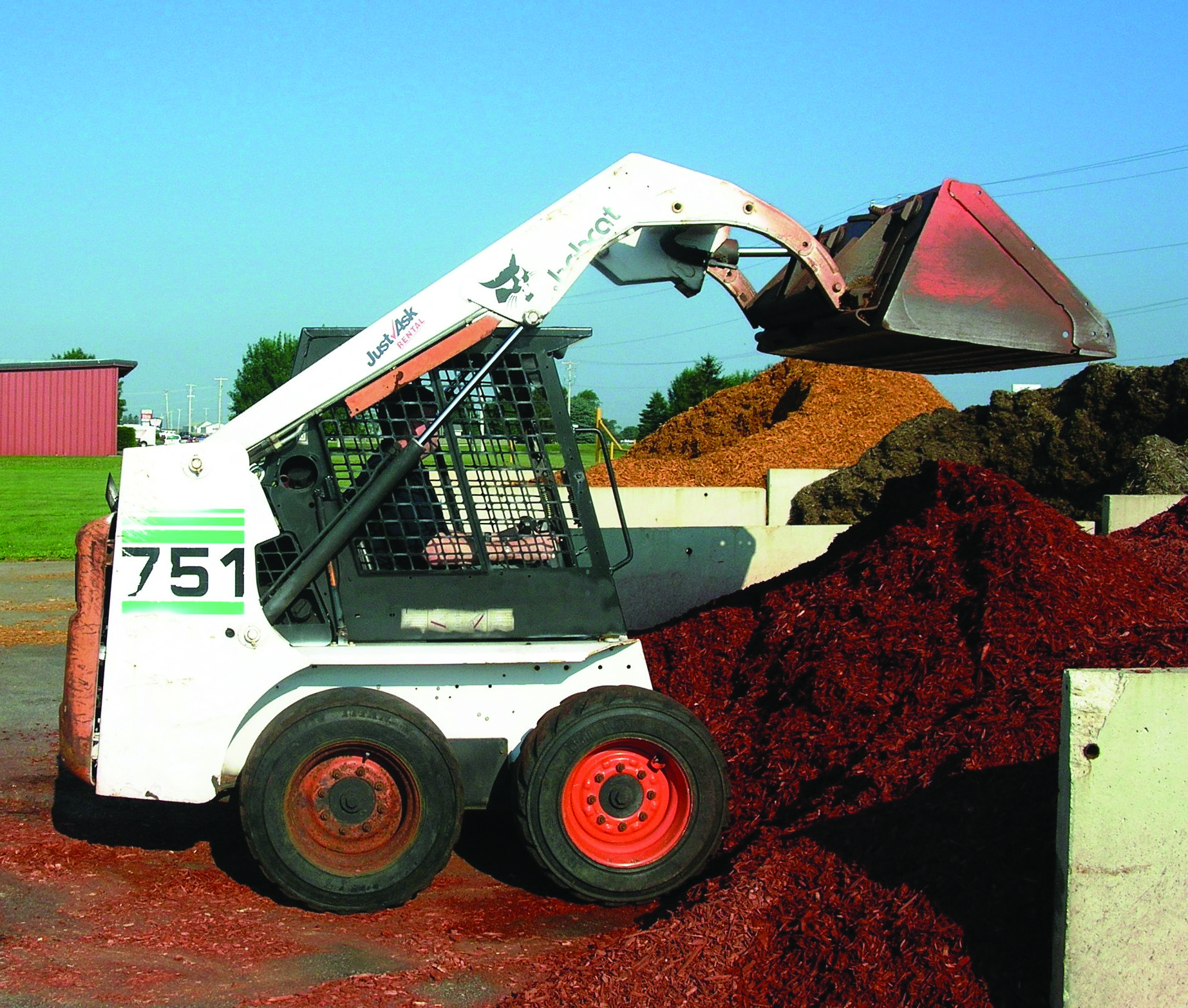 BULK/MULCH&nbsp;&nbsp;1 SCOOP = SKIDLOADER